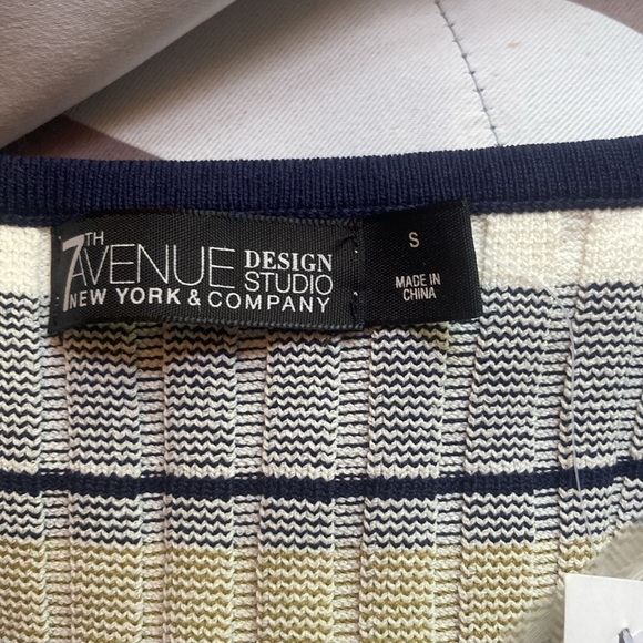 New York& Co NWT blue,white and olive tank top no flaws size small - Picture 4 of 7